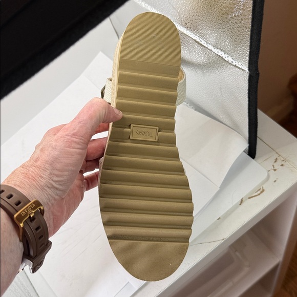 TOMS WEDGE CANVAS RUBBER SANDALS WOMENS SIZE 8. LIKE NEW - Picture 11 of 16